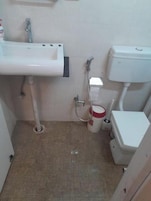 Ducha, artículos de tocador gratuitos, toallas, jabón