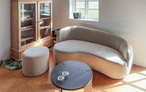 Smart TV - 4 bedroom amazing home in Ringkøbing (Ringkøbing)