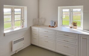 Interior - 4 bedroom amazing home in Ringkøbing (Ringkøbing)