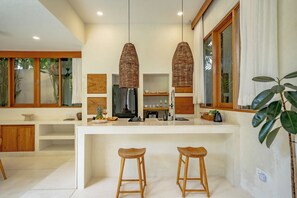 Vila Mewah, 1 kamar tidur, patio, pemandangan kolam renang | Dapur pribadi