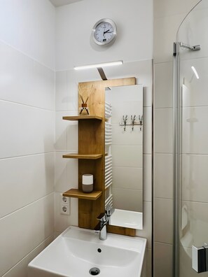 Shower, hair dryer - Apartment 'Gipfelblick Braunlage' with Mountain View, Balcony and Wi-Fi (Braunlage)