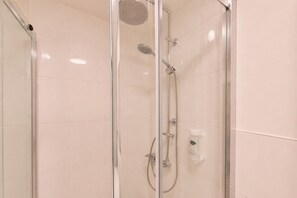Shower, hair dryer - Studio Michaela mit Pool und Sauna (Freyung)