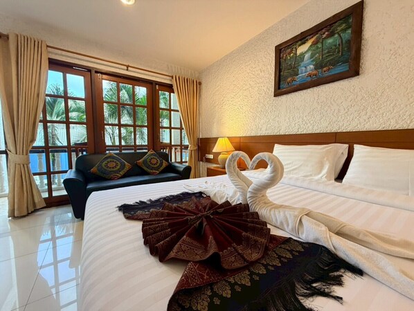 Room, 1 Bedroom, Balcony, Pool View - Blue Neptuna Hotel Patong (Patong)