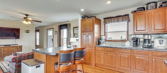 5 Private Acres! Outdoor Haven in Watford City