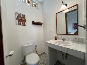 Standard Double Room, Garden View | Bathroom - Living Room Lembongan (nusa lembongan)