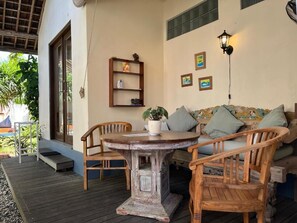 Outdoor dining - Living Room Lembongan (Lembongan Island)