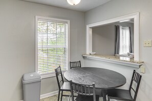 Dining - 2 Mi to Ole Miss University! Condo w/ Pool Access (Oxford)