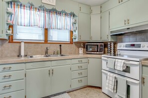 Private kitchen - 7 Mi to Mississinewa Lake! Charming Home (Converse)