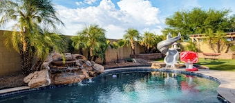 Swim-Up Bar & Games! Ultimate Goodyear Group Stay