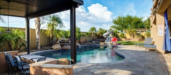 Swim-Up Bar & Games! Ultimate Goodyear Group Stay