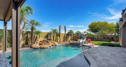 Swim-Up Bar & Games! Ultimate Goodyear Group Stay