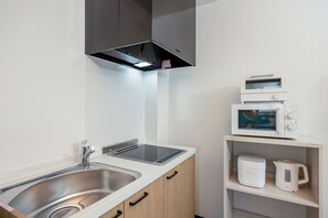 Apartment, 2 Double Beds, Balcony, City View | Private kitchen