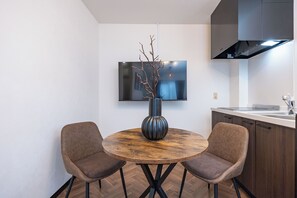 Apartment, Balcony, City View | Dining