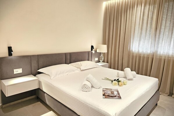 Appartement Penthouse familial, plusieurs chambres, face à la mer (La Terrazza Azzurra) | 3 chambres, accès au Wi-Fi (inclus), literie fournie