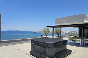Appartement Penthouse familial, plusieurs chambres, face à la mer (La Terrazza Azzurra) | Terrasse/patio