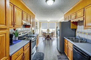 Fridge, microwave, stovetop, dishwasher - Waterfront Home w/ Views on Bear Creek Reservoir! (Statham)