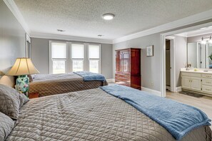 A bedroom with two beds, a dresser, a lamp, and a window. - Waterfront Home w/ Views on Bear Creek Reservoir! (Statham)