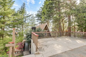 Property grounds - Running Springs Retreat: Ski, Hike & Relax! (Running Springs)