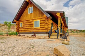 Exterior - 'Rustic Cliff Ranch' in Uintah Basin: Dogs Welcome (Fort Duchesne)