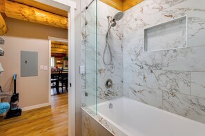 Bathroom - 'Rustic Cliff Ranch' in Uintah Basin: Dogs Welcome (Fort Duchesne)