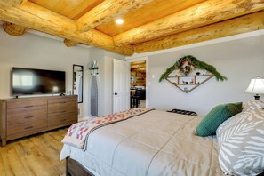 Room - 'Rustic Cliff Ranch' in Uintah Basin: Dogs Welcome (Fort Duchesne)