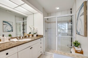 Hair dryer, towels - Sunsets & Sails! Waterfront Punta Gorda Condo (Punta Gorda)