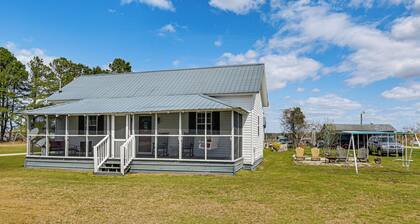 Bring Your Pets! Family-Friendly Gem in Cove City