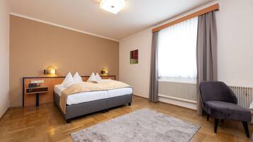 1 bedroom, desk, free WiFi, bed sheets