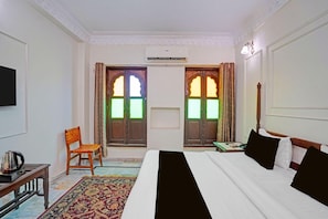 1 bedroom, desk, free WiFi, bed sheets