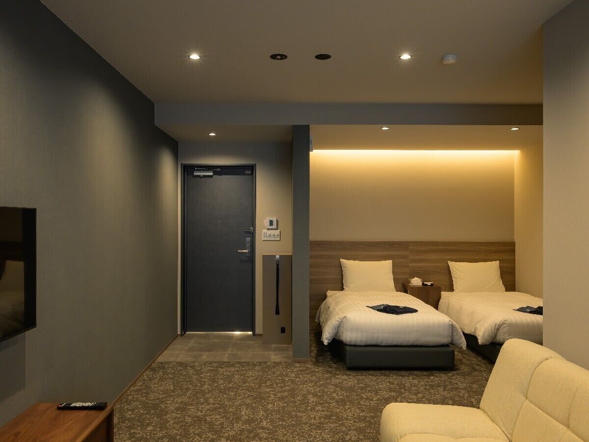 Grand Twin Room | In-room safe, iron/ironing board, free WiFi