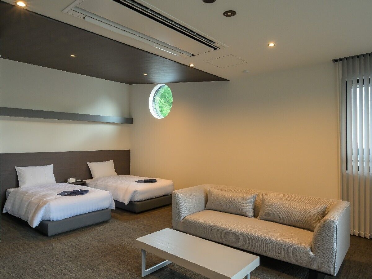 特级双床房 | 客房内保险箱、熨斗/熨板、免费 WiFi