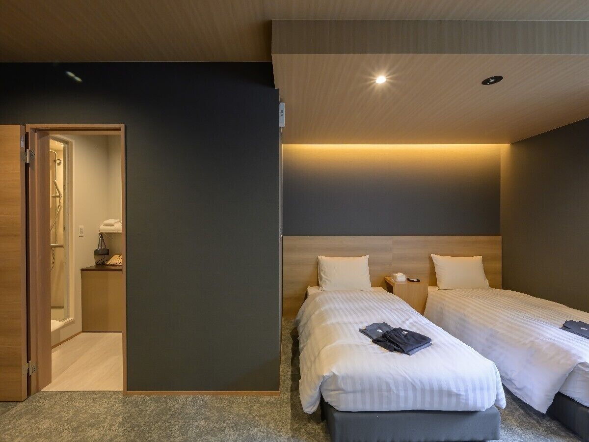 Standard Twin Room | In-room safe, iron/ironing board, free WiFi