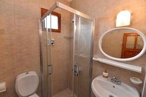 Classic Double or Twin Room, Balcony, Pool View | Bathroom - lemon tree (Fethiye)