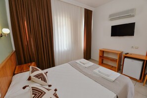 Classic Double or Twin Room, Balcony, Pool View | Free WiFi - lemon tree (Fethiye)