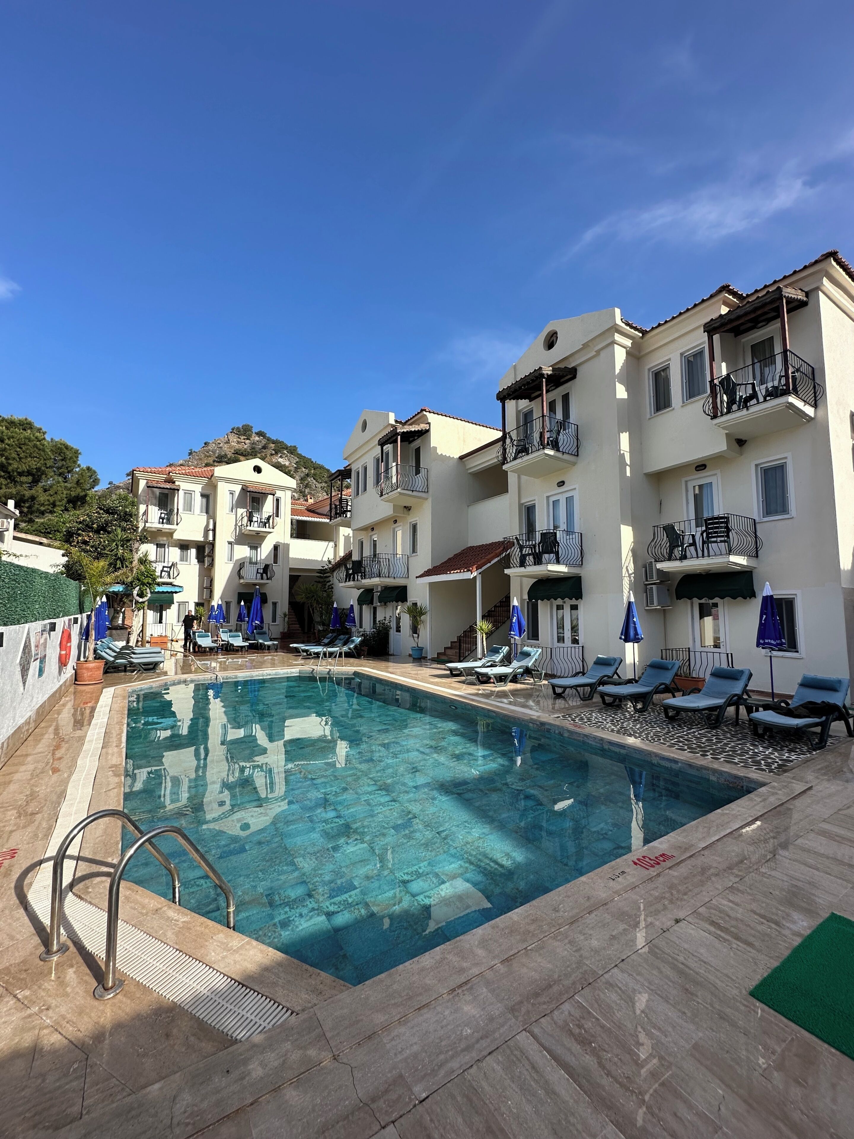 Classic Double or Twin Room, Balcony, Pool View | Living area
