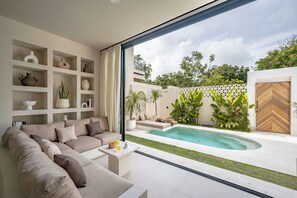 55-inch TV with cable channels - Villa Enola Uluwatu (Uluwatu)