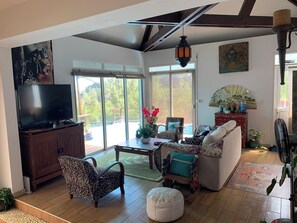Living area - Villa F3/4 with swimming pool, exceptional seafront location (SAINT PIERRE)
