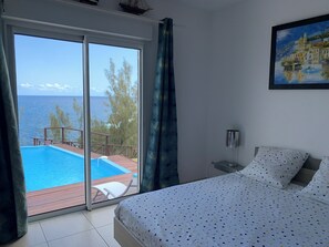 2 bedrooms, iron/ironing board, WiFi, bed sheets - Villa F3/4 with swimming pool, exceptional seafront location (SAINT PIERRE)