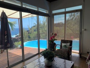Interior - Villa F3/4 with swimming pool, exceptional seafront location (SAINT PIERRE)