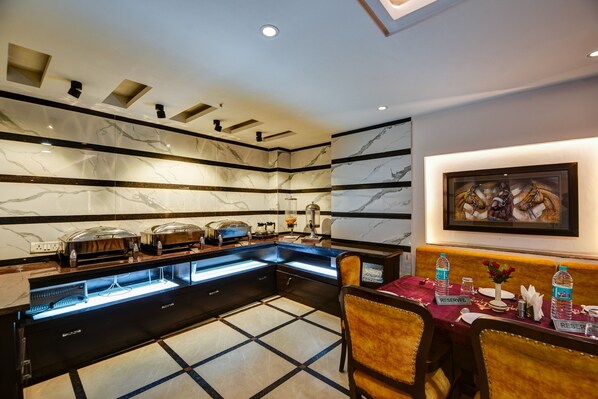 Daily buffet breakfast for a fee - Blu Sapphire Inn Airport Aerocity Hotel (New Delhi)