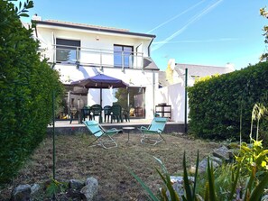 Outdoor dining - Le Croisic : House with sea view for 8 people, 1 minute from the beach (Le Croisic)