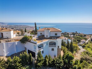 Exterior - Villa Alta Vista is a spacious and quietly located family house (AN)