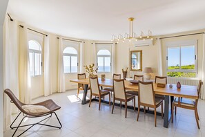 Dining - Villa Alta Vista is a spacious and quietly located family house (AN)