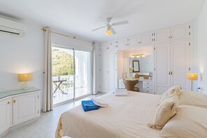 Room - Villa Alta Vista is a spacious and quietly located family house (AN)