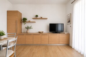 Interior - Apartment with Private Garden and Patio - Relaxation and Comfort Two Steps from the Sea (Murta Maria)