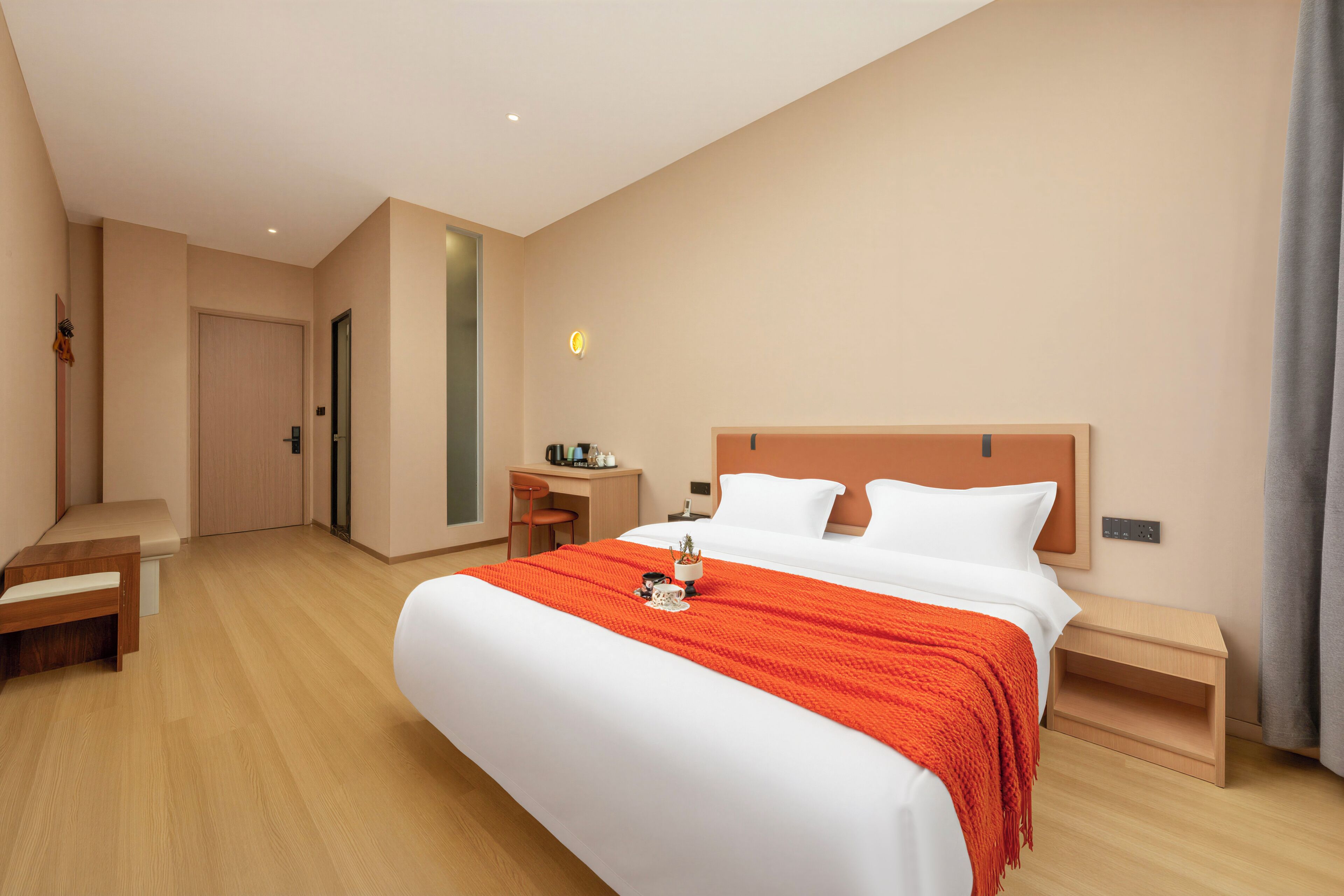 Habitación doble estándar | Escritorio, cortinas blackout, wifi gratis y ropa de cama 