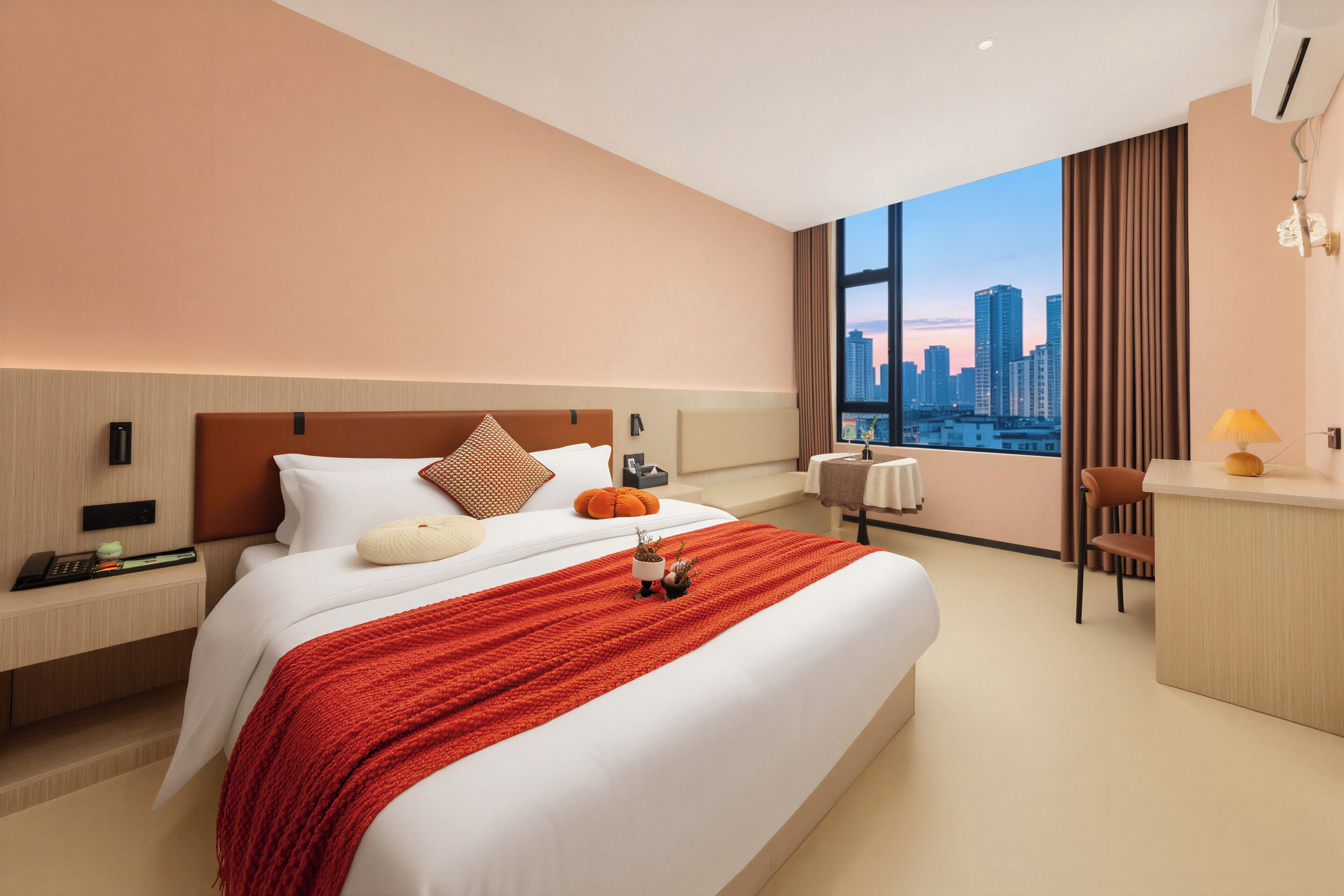Habitación senior doble | Escritorio, cortinas blackout, wifi gratis y ropa de cama 