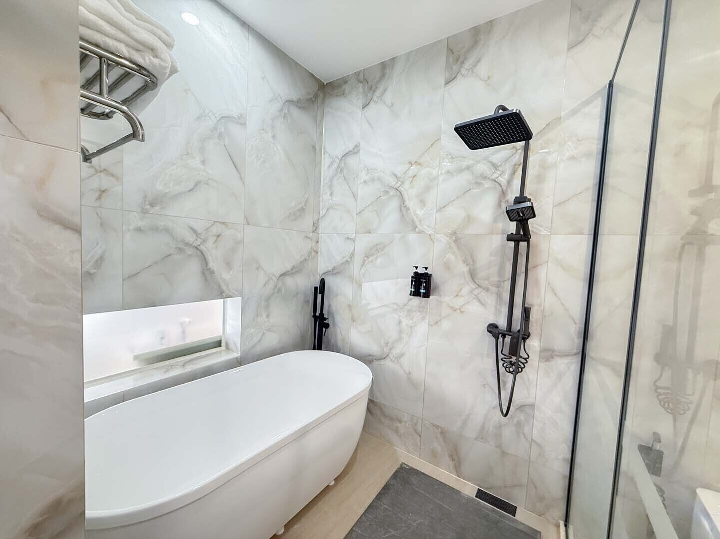 Quarto casal romântico | Banheiro