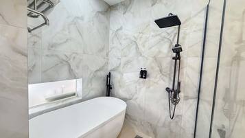 Quarto casal romântico | Banheiro