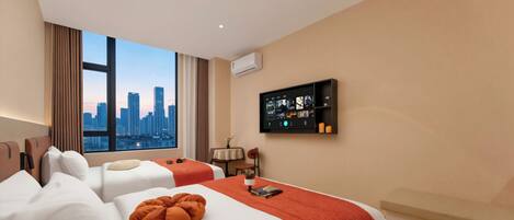 Escritorio, cortinas blackout, wifi gratis y ropa de cama